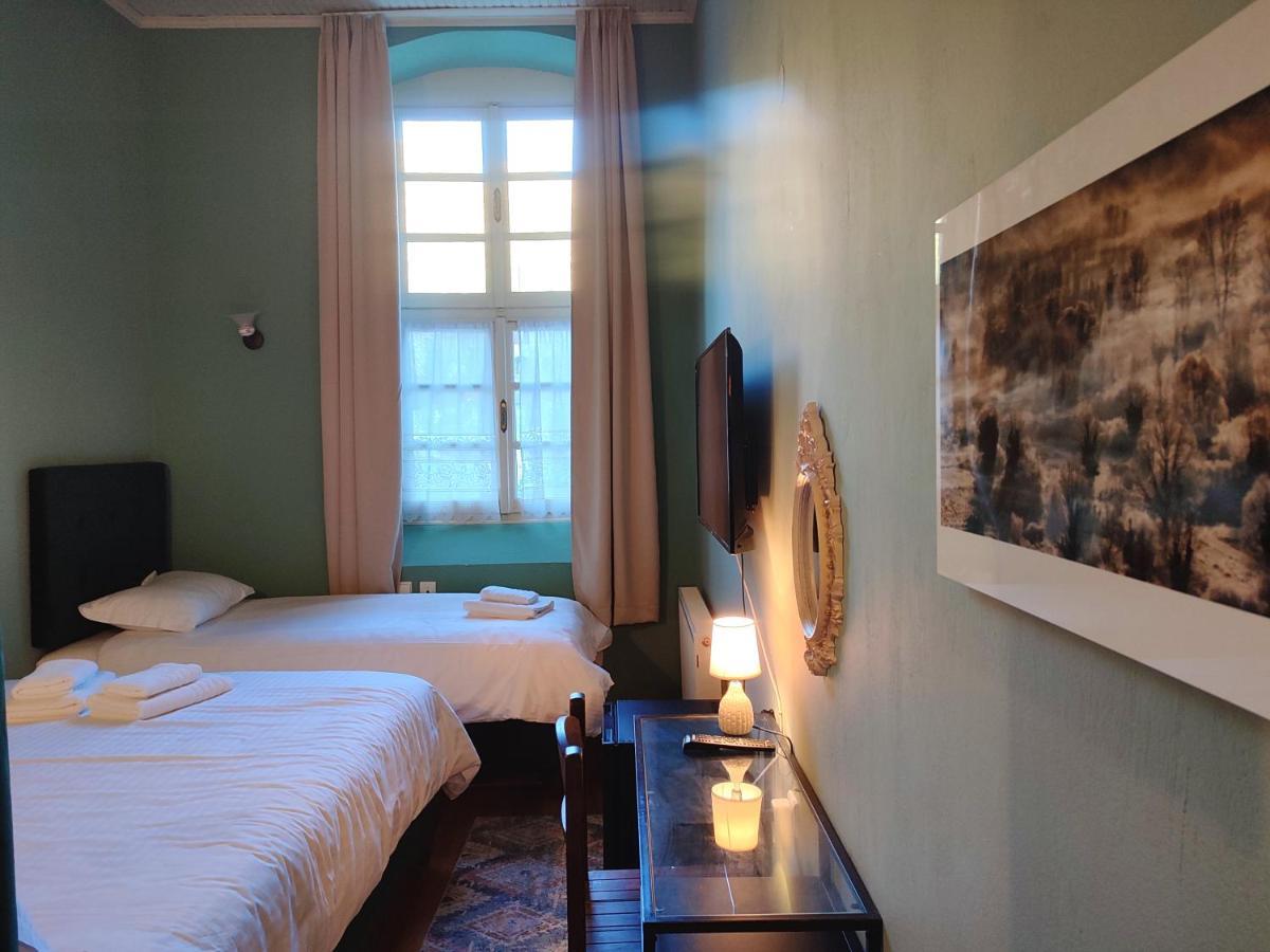 The Old School Boutique Hotel Сирако Экстерьер фото